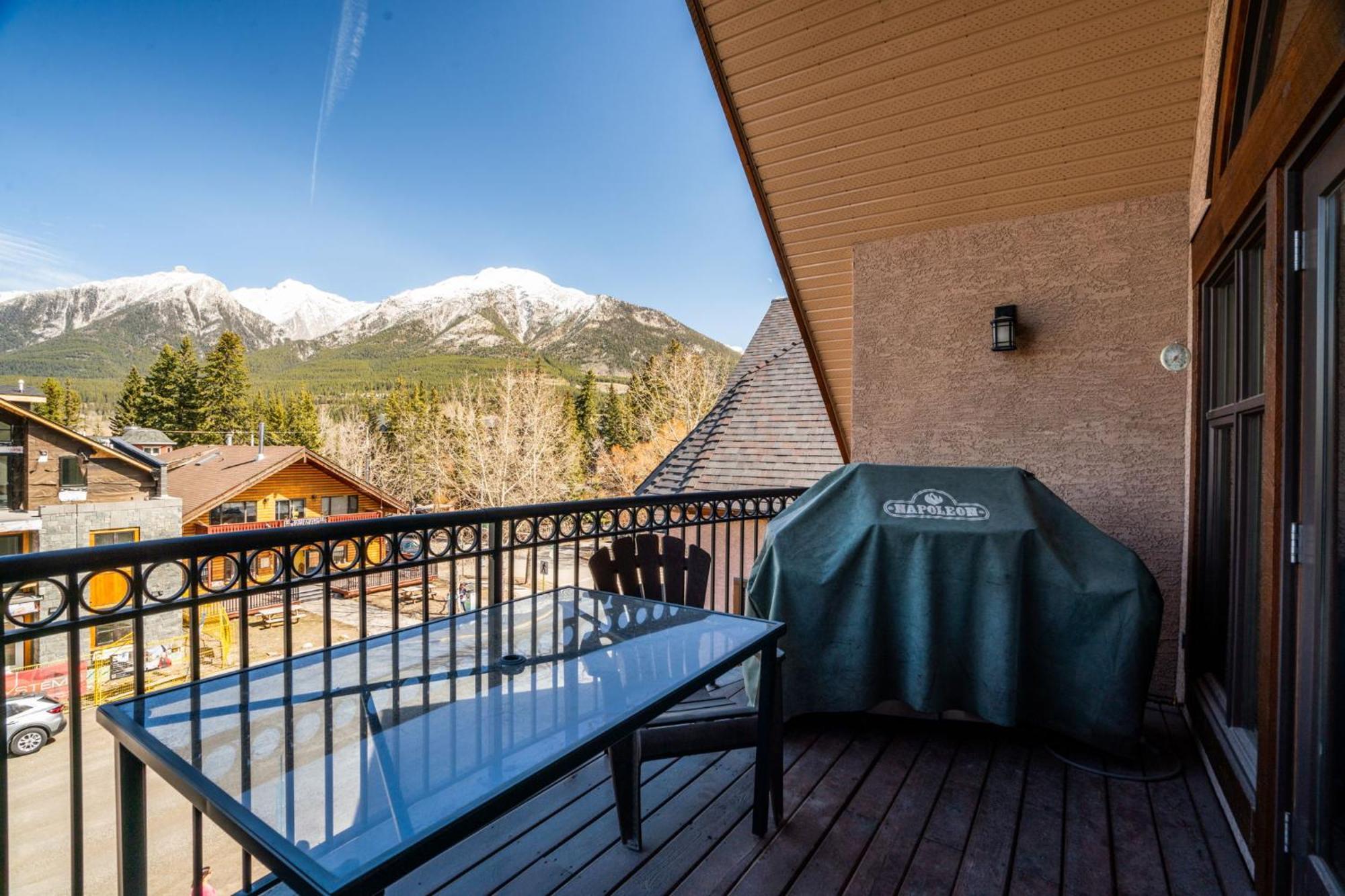 Cascade Penthouse By Canadian Rockies Vacation Rentals Canmore Exterior photo
